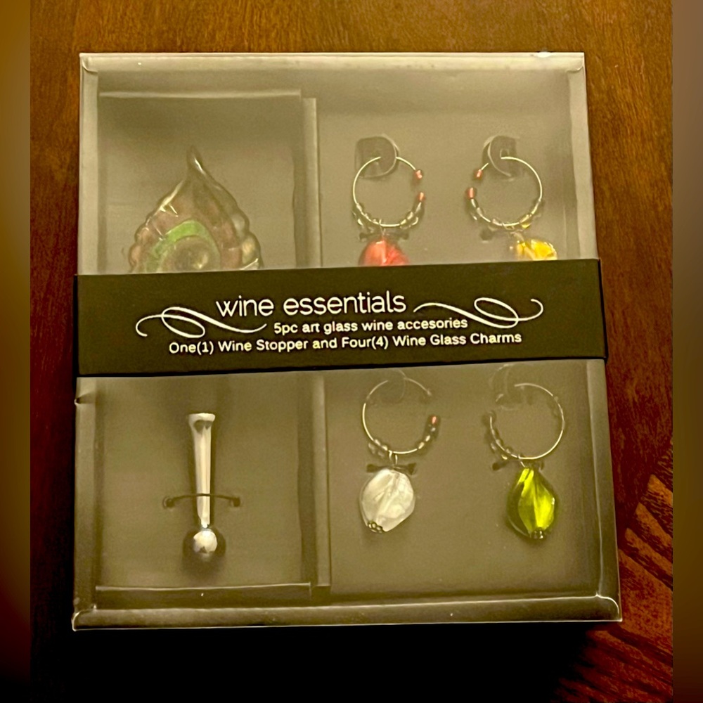 5pc Wine Accessories set- new in box